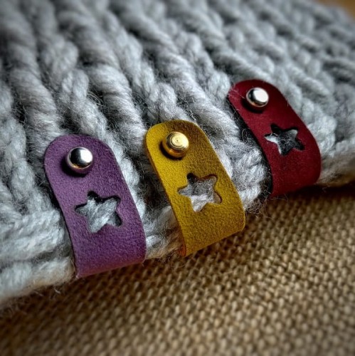 metka z nitem gwiazdka fiolet musztarda wiśnia noiklawo.jpg