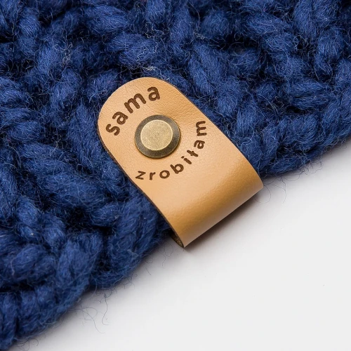 Metka z napisem sama zrobiłam w kolorze kawa z mlekiem montowana na nit stare złoto