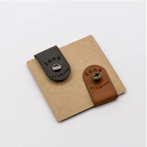 „Żona zrobiła” metki prezent dla męża w kolorze czarnym i brązowym z płaskim nitem stare złoto.