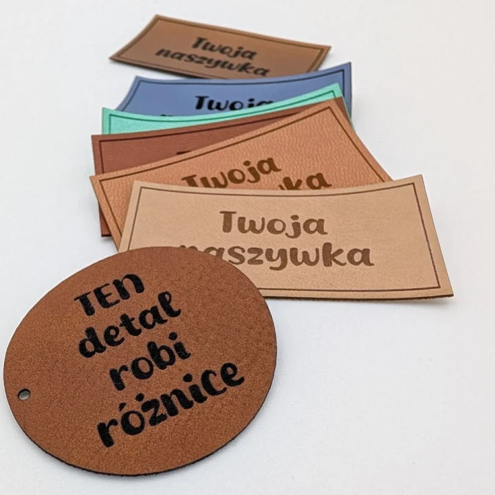 Personalizowane duże naszywki ze sztucznej skóry.webp